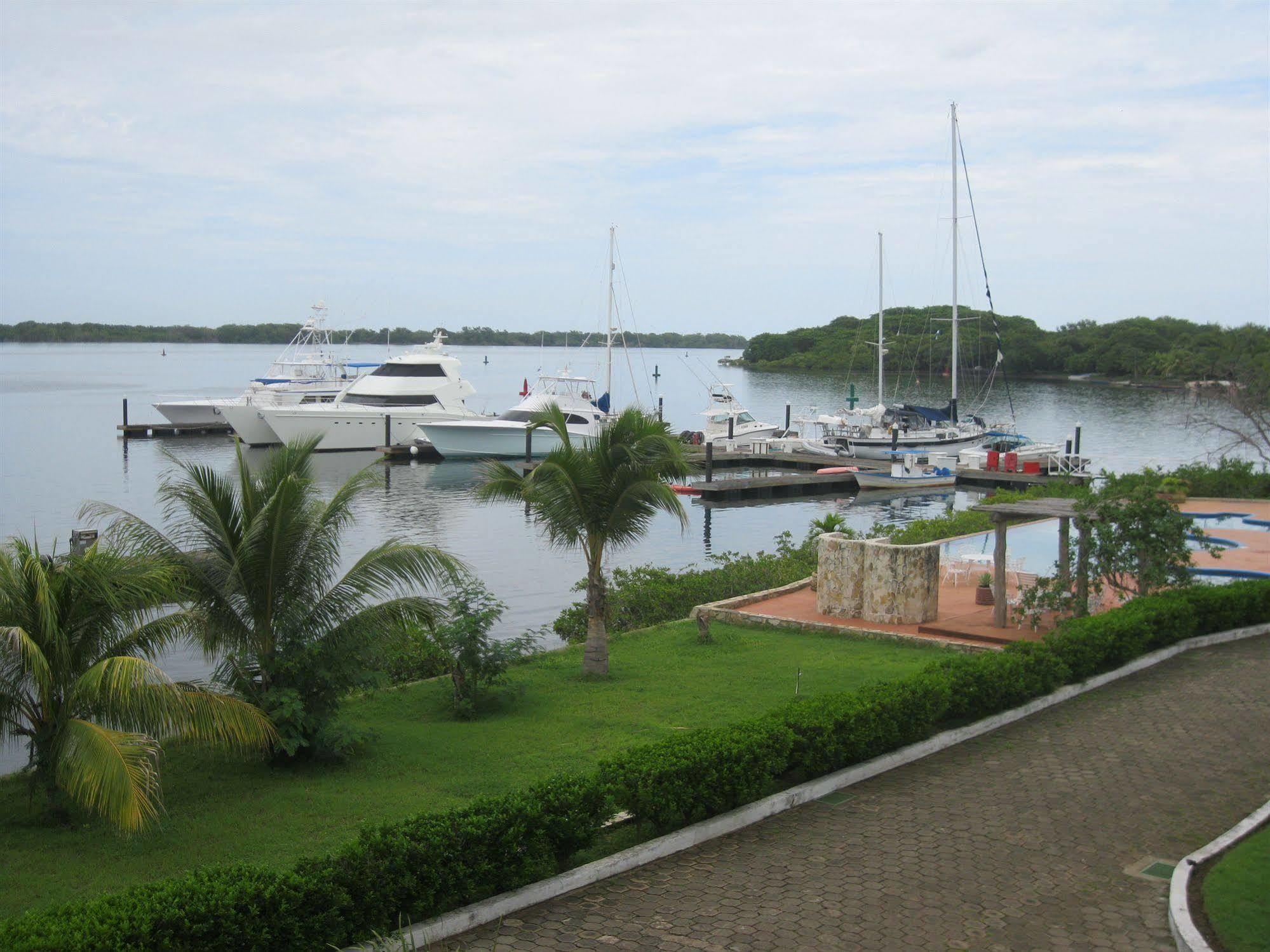 Marina Puesta Del Sol Hotel Aposentillo Buitenkant foto